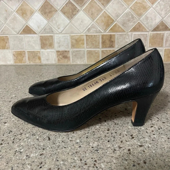 Salvatore Ferragamo Women’s Black Heel in Size 6.5 AA - Picture 4 of 11